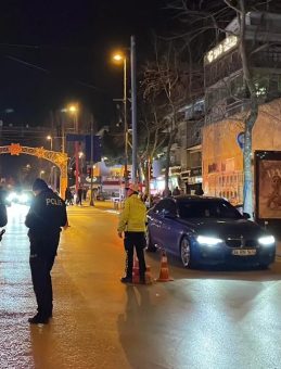 Trafik Magandalarına Ge&ccedil;it Yok! İstanbul Kadık&ouml;y'de Makas Atan S&uuml;r&uuml;c&uuml;ye 90 Bin TL Ceza