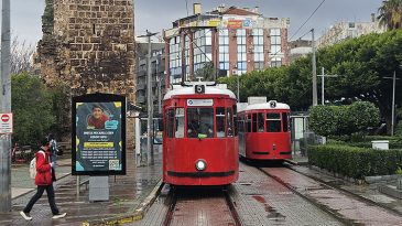 Tramvayın Oluşturduğu Tehlikeye Karşı Şehrin Simgesine Tel &Ouml;rg&uuml;