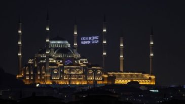 T&uuml;m yurtta Kadir Gecesi dualarla idrak edildi