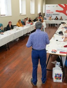 T&Uuml;RGEV'den akran zorbalığına karşı "akran nezaketi" modeli