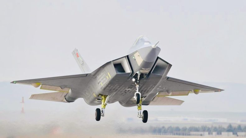 T&uuml;rk Kadınının KAAN İmzası