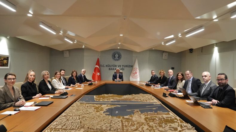 T&uuml;rkiye Turizminin G&uuml;&ccedil;lendirilmesi İ&ccedil;in Bakan Ersoy&rsquo;dan İki Kritik G&ouml;r&uuml;şme