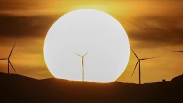 T&uuml;rkiye'den 5 Yılda Sessiz Devrim! Bakan Bayraktar: G&uuml;neş ve R&uuml;zgar Kurulu G&uuml;c&uuml; 40 Bin Megavatı Aştı