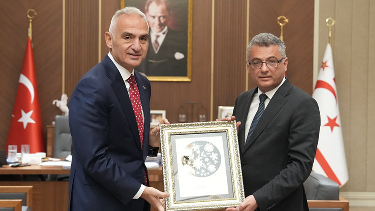 T&uuml;rkiye&ndash;KKTC kardeşliği Lefkoşa&rsquo;da aynı sofrada buluştu