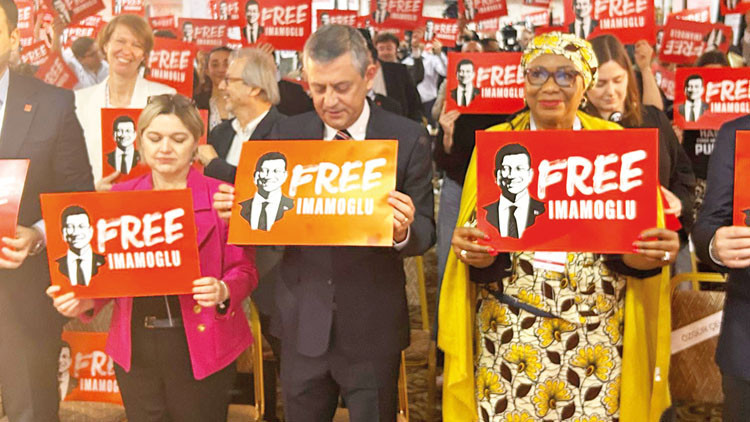 T&uuml;rkiye&rsquo;de tarih yazılıyor