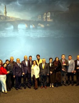 T&uuml;rkiye&rsquo;de yapay zeka destekli ilk film olan "Yedi Kemerli Bir Zaman Ge&ccedil;idi Taşk&ouml;pr&uuml;"n&uuml;n galası yapıldı