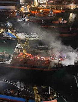 Tuzla&rsquo;da Kuru Y&uuml;k Gemisinde Yangın &Ccedil;ıktı