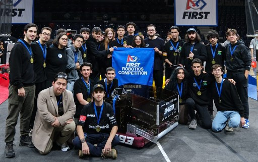 Uluslararası Robotik Yarışmasında Demir&ouml;ren MTAL &Ouml;ğrencisi K&uuml;bra İzol D&uuml;nya Birincisi Oldu