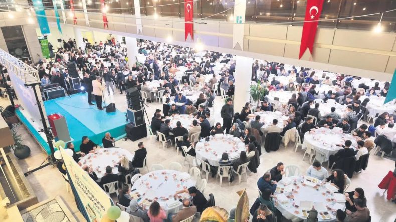 Üniversiteli Gençler İftar Sofrasında Buluştu