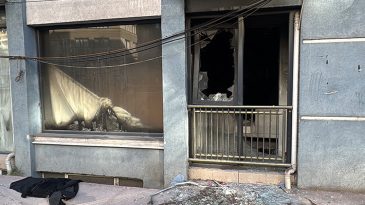 &Uuml;st kattaki komşusuna kızdı, kendi yatak odasını yaktı