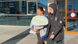 Uyuşturucuyu 1 Aylık Bebeğinin Bezine Saklayan Anne Tutuklandı