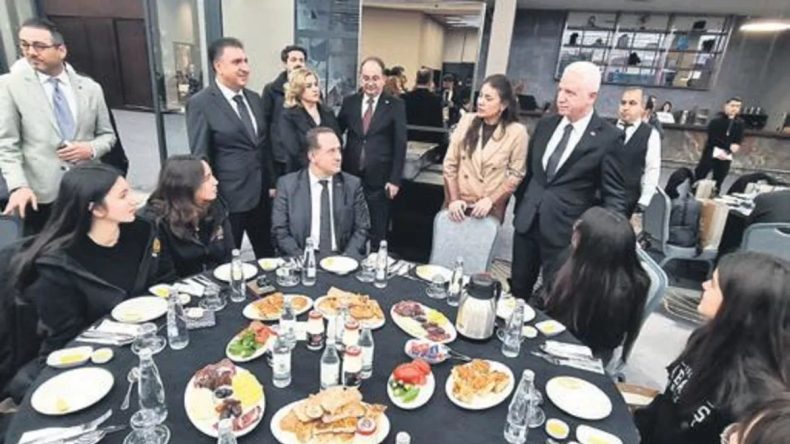 Vali G&uuml;l: &Ccedil;ocukların har&ccedil;lığını artırdık