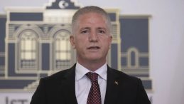 Vali G&uuml;l&rsquo;den S&uuml;r&uuml;c&uuml;lere Trafik Kuralları Hatırlatması