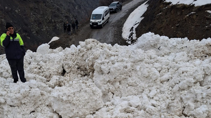 Van'da &ccedil;ığ d&uuml;şt&uuml;: 1 mahalle ve 8 mezraya ulaşım kapandı