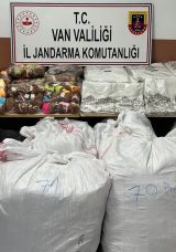 Van&rsquo;da jandarmadan ka&ccedil;ak&ccedil;ılık operasyonu: 6 milyon TL değerinde gıda ve eşya ele ge&ccedil;irildi