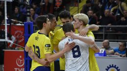 Voleybol Efeler Ligi: Gebze'de Kazanan Fenerbah&ccedil;e!