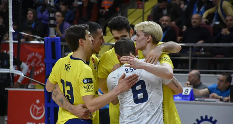 Voleybol Efeler Ligi: Gebze'de Kazanan Fenerbah&ccedil;e!
