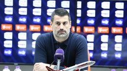 Volkan Demirel: "Başta kalecim olmak &uuml;zere b&uuml;t&uuml;n oyuncularını tebrik ediyorum&rsquo;&rsquo;