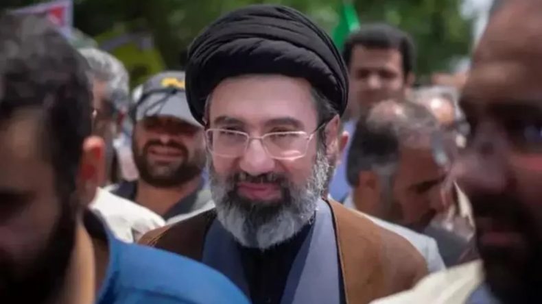 Yeni lider M&uuml;cteba Hamaney oldu