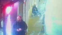 Yer İstanbul Beyoğlu! Uyuyan kişinin cep telefonunu b&ouml;yle &ccedil;almıştı: O ş&uuml;pheli yakalandı!