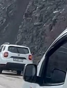 Yüksekova-Van Kara Yolunda Heyelan: Sürücüler Ölümden Döndü