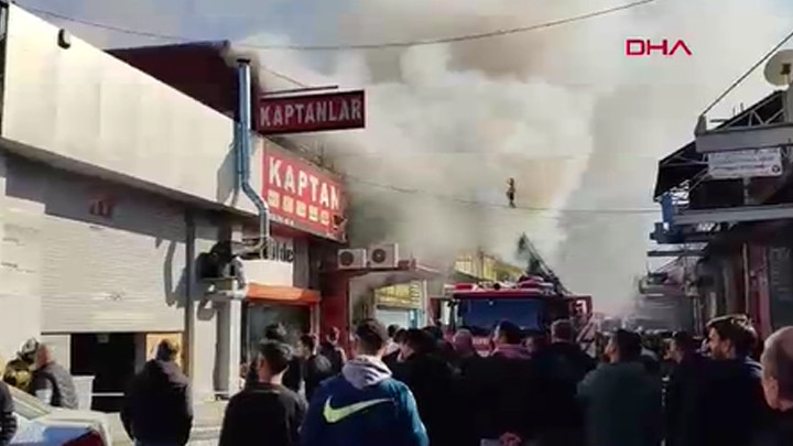 Zeytinburnu Demirciler Sitesi'nde Yangın &Ccedil;ıktı