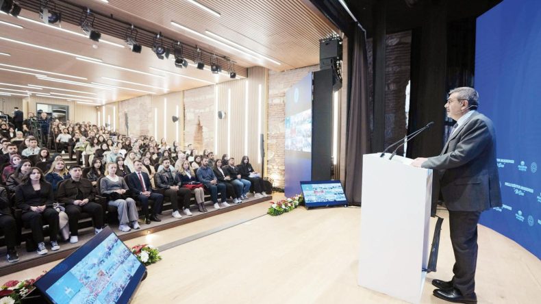 10 Bin &Ouml;ğretmen Adayı İ&ccedil;in İlk Ders Zili &Ccedil;aldı