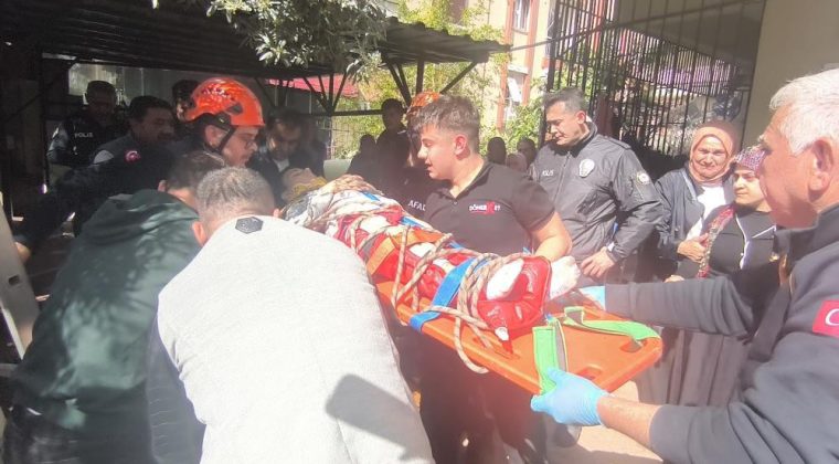 10 yaşındaki &ccedil;ocuk &uuml;st&uuml; a&ccedil;ık unutulan fosseptik &ccedil;ukuruna d&uuml;şt&uuml;, annesinin feryatları y&uuml;rek dağladı