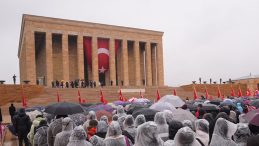 23 Nisan Ulusal Egemenlik ve &Ccedil;ocuk Bayramı: Siyasilerden peş peşe 23 Nisan mesajları