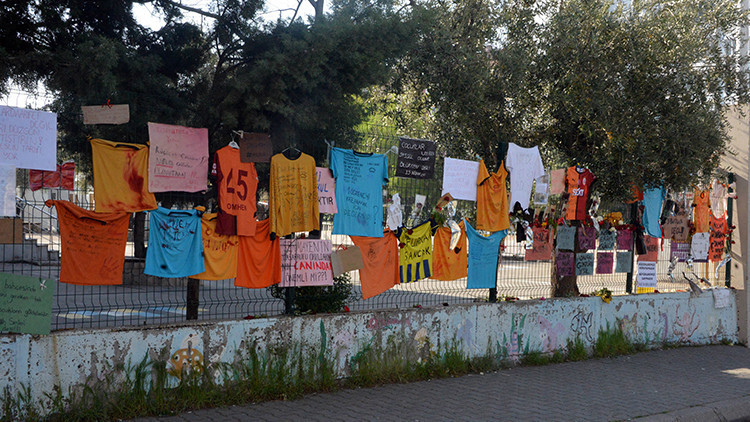 23 Nisan'da kahreden g&ouml;r&uuml;nt&uuml;! Sevincin değil h&uuml;zn&uuml;n hakim olduğu tek yer: Ayser &Ccedil;alık Ortaokulu
