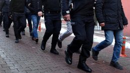 25 ilde silah ka&ccedil;ak&ccedil;ılarına operasyon: 404 ş&uuml;pheli yakalandı