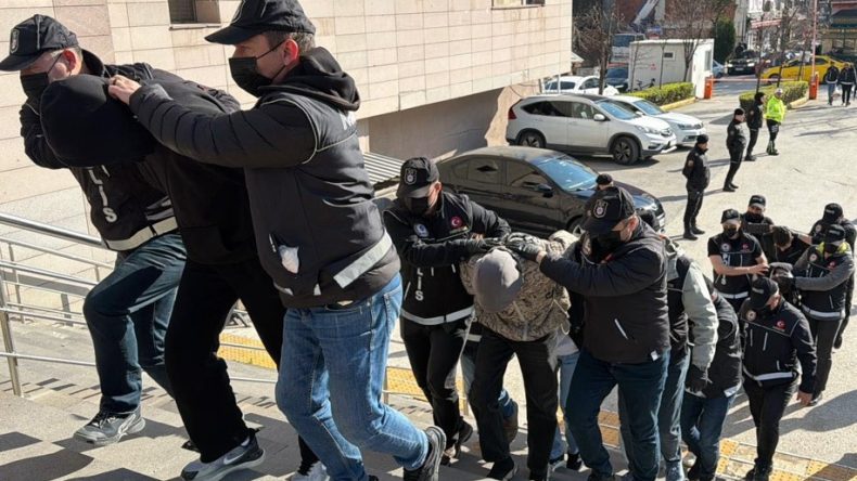 6 ilde uyuşturucu operasyonu: 20 g&ouml;zaltı