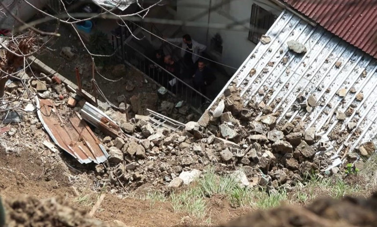 Toprak kayması sonrası tahliye edilen binalar