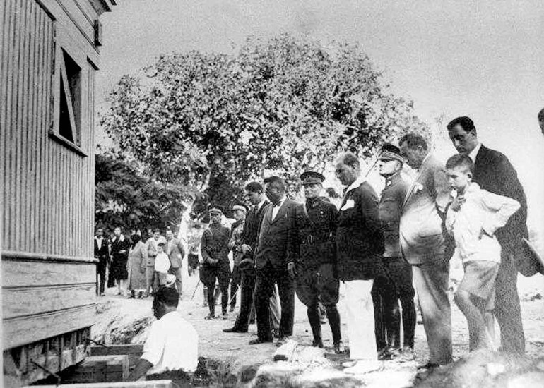 Yürüyen Köşk’ün tarihi