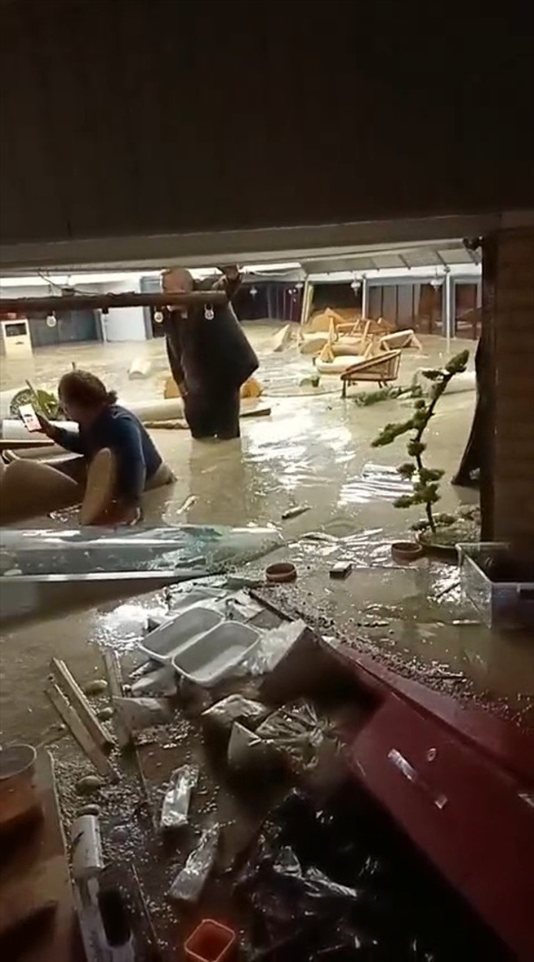 Restoranda mahsur kalanlar