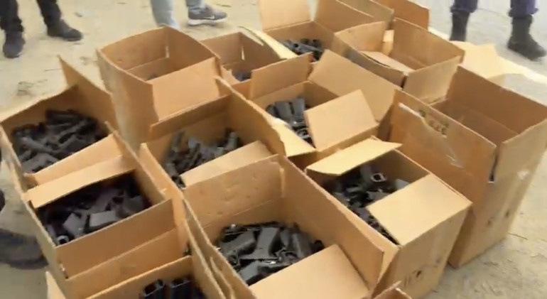 Durdurulan araçta ele geçirilen silahlar