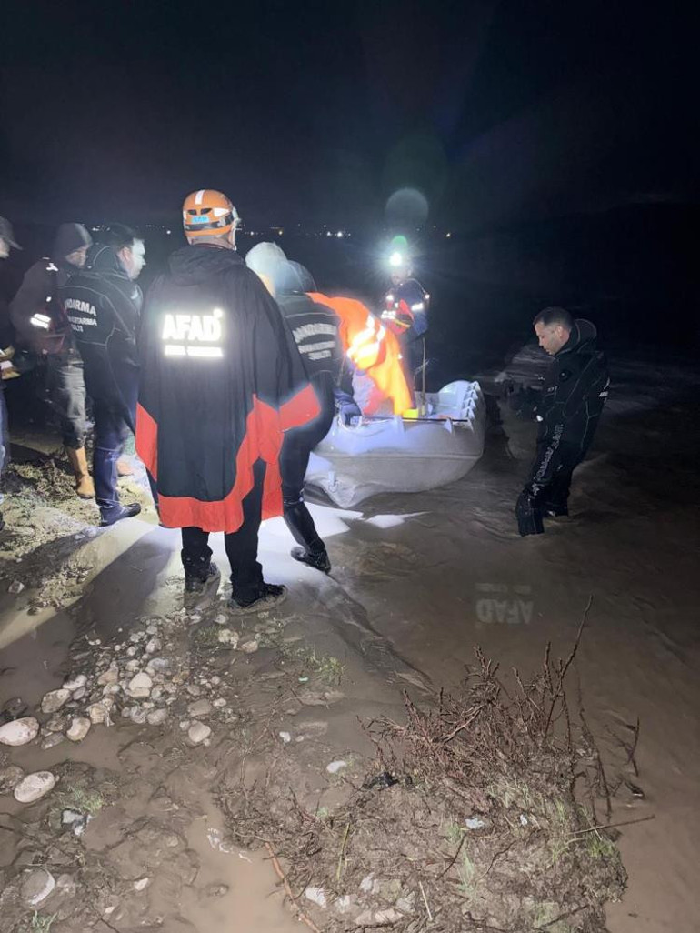 Diyarbakır'da sel sonrası kurtarma çalışmaları