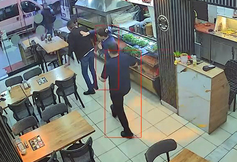 Heimlich manevrası uygulanırken