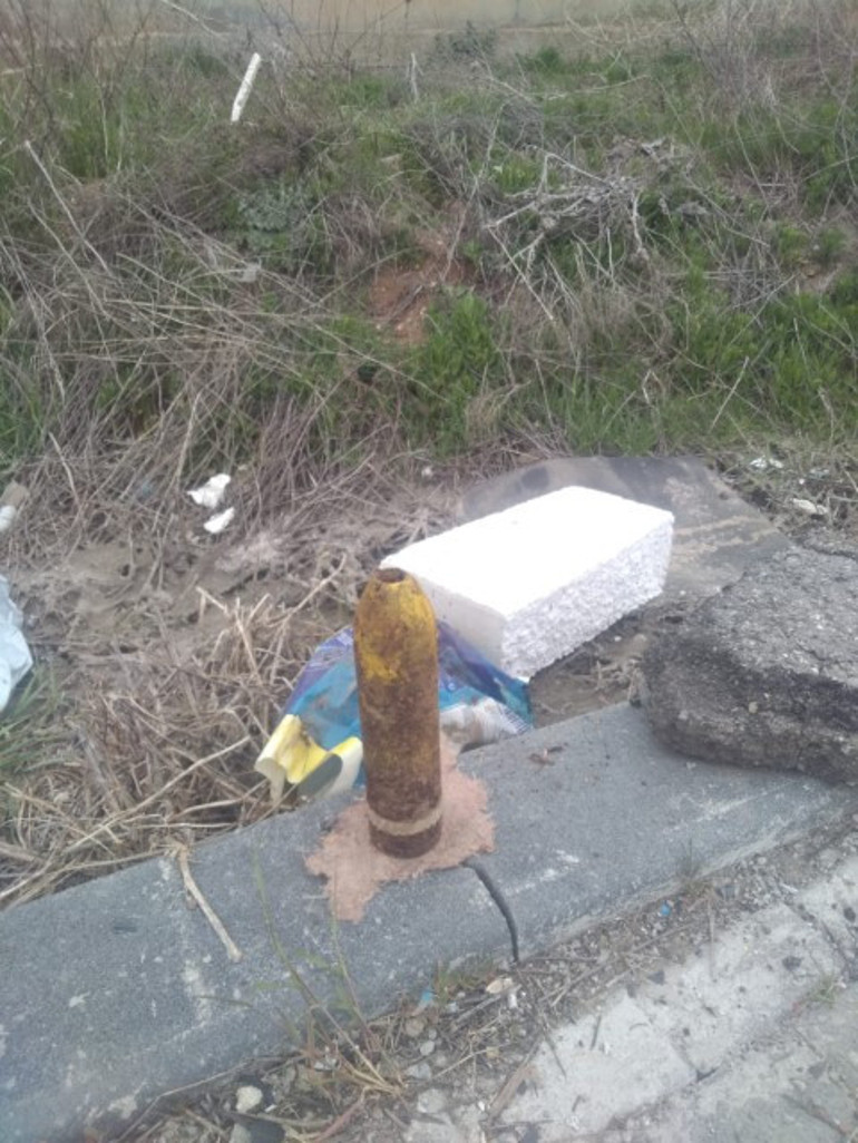 Bomba imha uzmanları çalışıyor