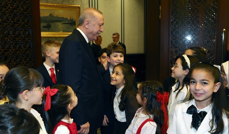 Cumhurbaşkanı Erdoğan çocuklarla