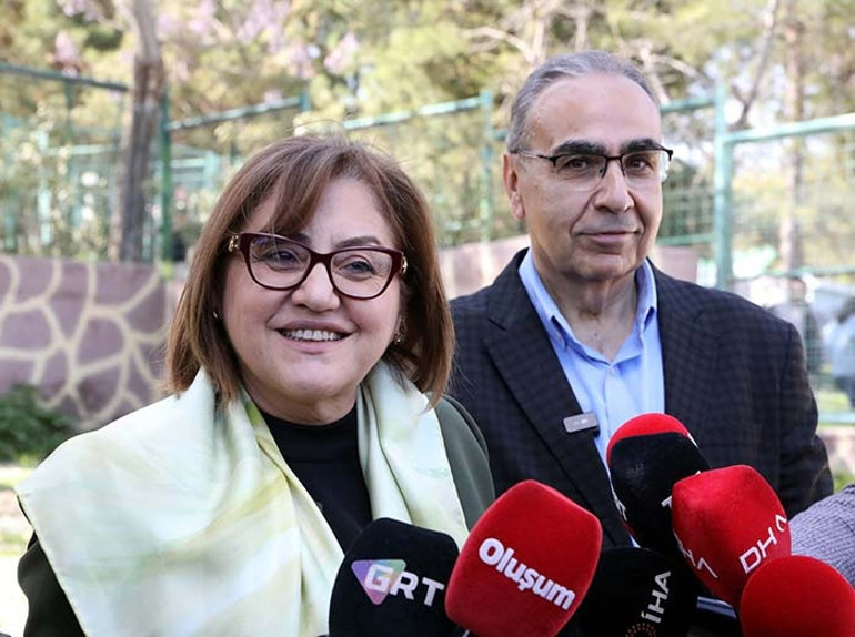 Zürafa Yavrusu ve Şahin