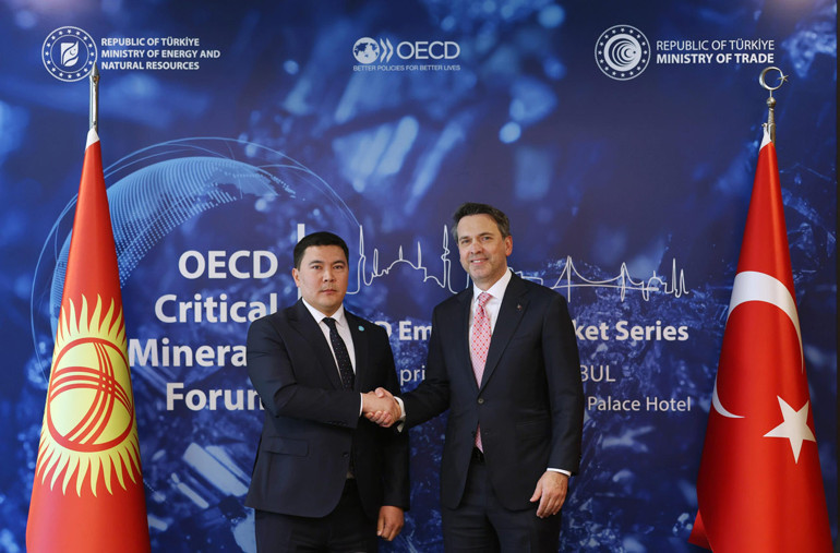 Bakan Bayraktar ile Kırgız Bakan Görüşmesi