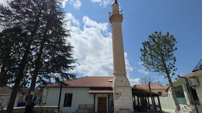 Cami Duvarından Çıkan Kağıtlar