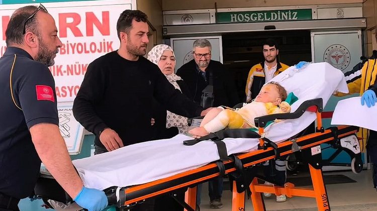 9 Aylık Bebeğin &Uuml;zerine &Ccedil;aydanlıktaki Kaynar Su D&ouml;k&uuml;ld&uuml;