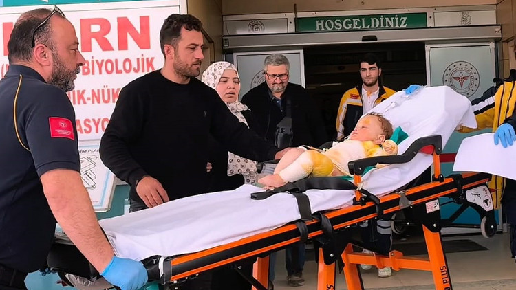 9 Aylık Bebeğin &Uuml;zerine &Ccedil;aydanlıktaki Kaynar Su D&ouml;k&uuml;ld&uuml;