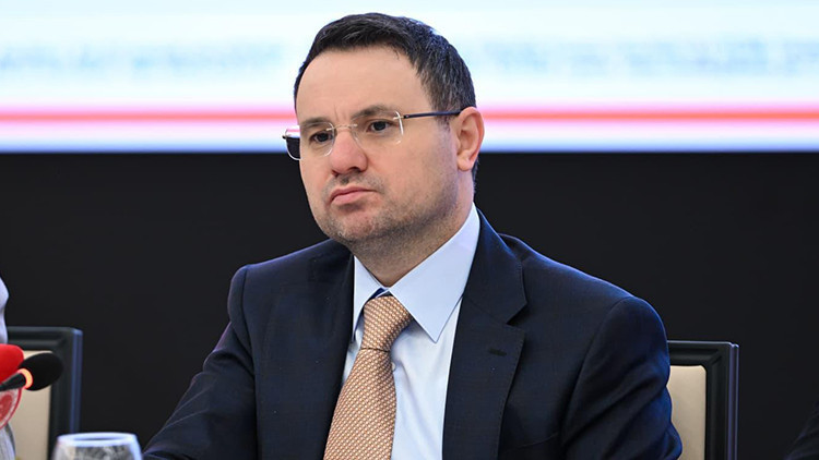 Adalet Bakanı G&uuml;rlek duyurdu: DEAŞ ter&ouml;r &ouml;rg&uuml;t&uuml;ne 34 ilde eş zamanlı operasyon… 198 g&ouml;zaltı