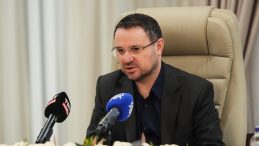 Adalet Bakanı G&uuml;rlek, su&ccedil;a s&uuml;r&uuml;klenen &ccedil;ocukların mağdur ettiği ailelerle bir araya geldi
