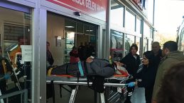 Adana'da Feci Kaza! Tarım İş&ccedil;ilerini Taşıyan Minib&uuml;s Devrildi: &Ccedil;ok Sayıda Yaralı Var