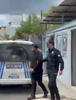 Adana&rsquo;da &ccedil;eşitli su&ccedil;lardan aranan 5 firari h&uuml;k&uuml;ml&uuml; yakalandı!