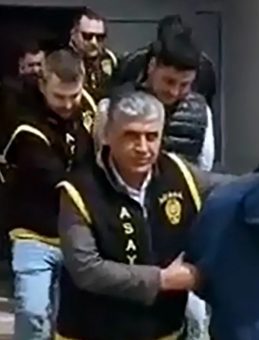 Adana’da dolandırıcılardan akılalmaz vurgun! Bilezik, çeyrek altın, yarım altın… Ne varsa toplayıp kaçtılar!